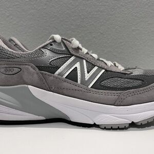 New Balance 990v6 Sneaker Women’s Size 8